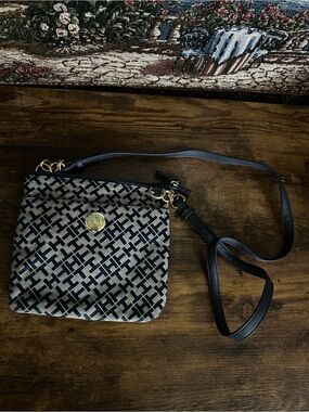 Tommy Hilfiger crossbody